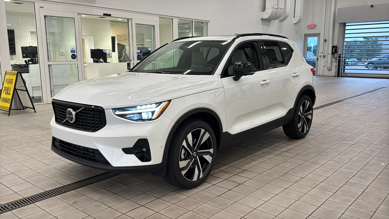 New 2026 Volvo XC40 B5 Ultra w/ Protection Package Premier AWD/4WD image 9