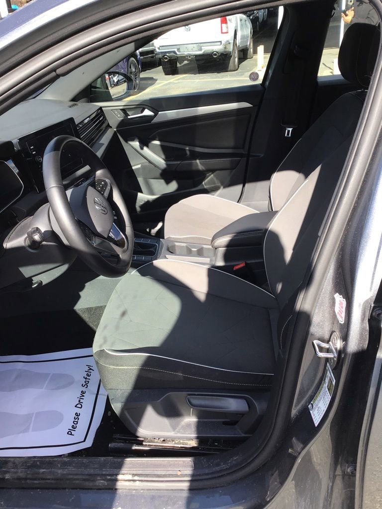 Used 2025 Volkswagen Jetta Sport image 7
