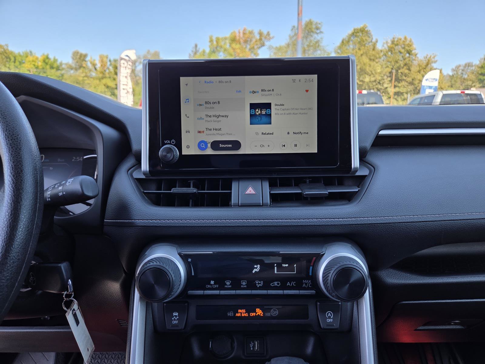 Used 2025 Toyota RAV4 LE AWD/4WD image 25