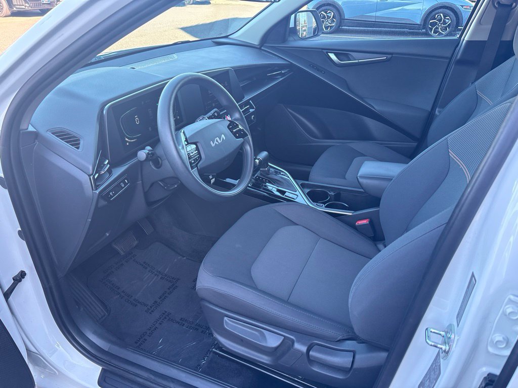 Used 2025 Kia Niro LX FWD image 14
