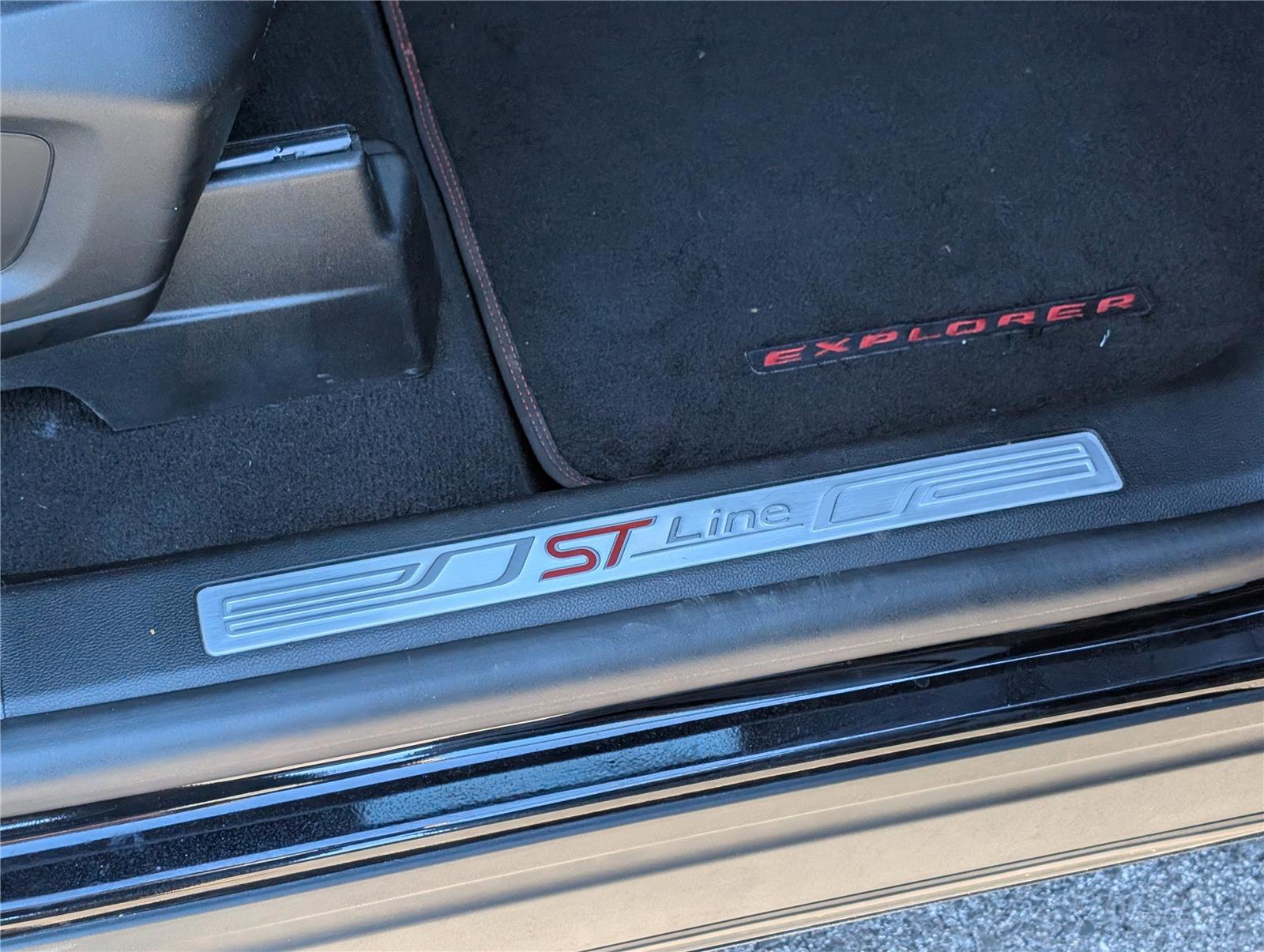 Used 2022 Ford Explorer ST-Line image 11