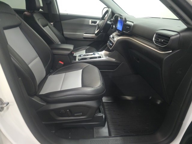 Used 2023 Ford Explorer XLT w/ Equipment Group 202A image 5