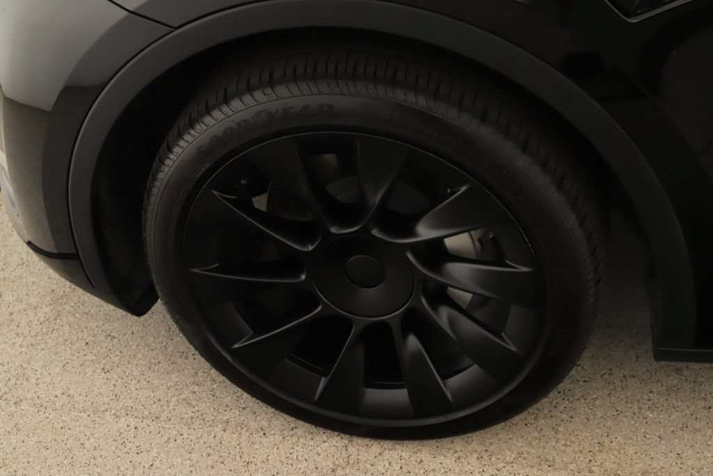 Used 2023 Tesla Model Y Long Range AWD/4WD image 32