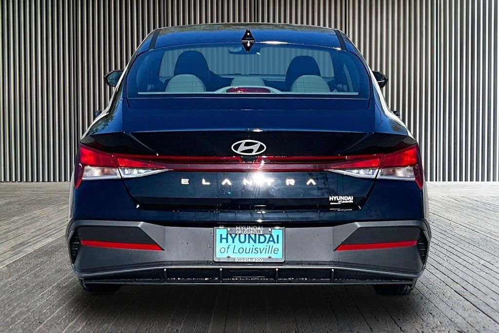 New 2026 Hyundai Elantra SE image 4
