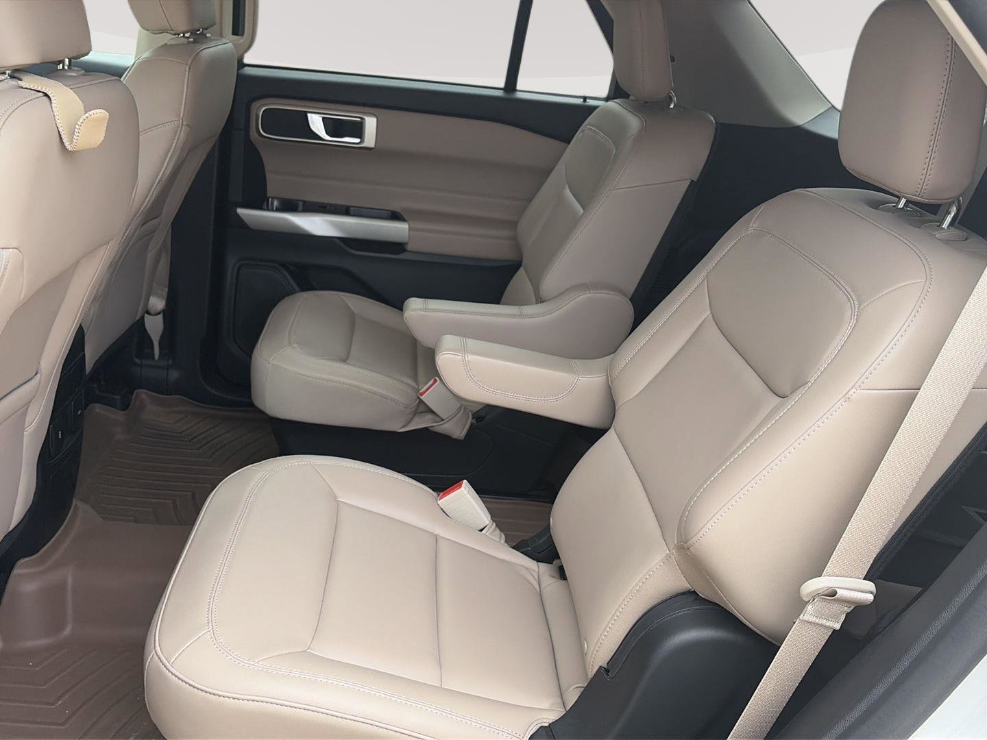 Used 2023 Ford Explorer XLT w/ Equipment Group 202A image 17