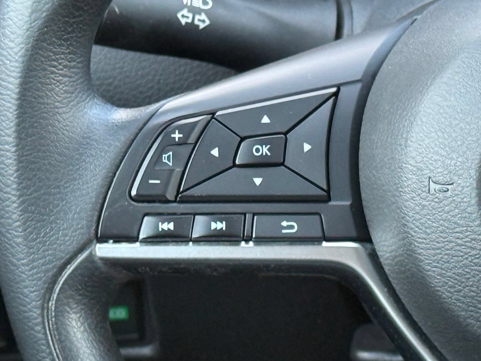 Used 2020 Nissan Rogue S AWD/4WD image 26
