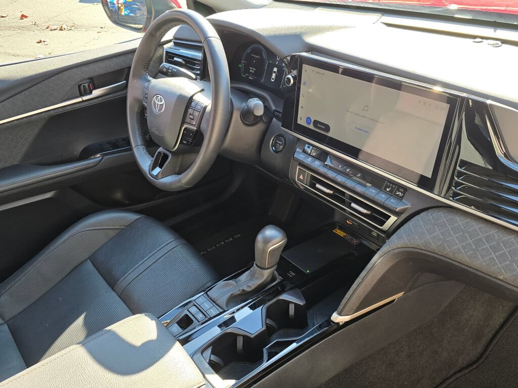 Used 2025 Toyota Camry XLE FWD image 10