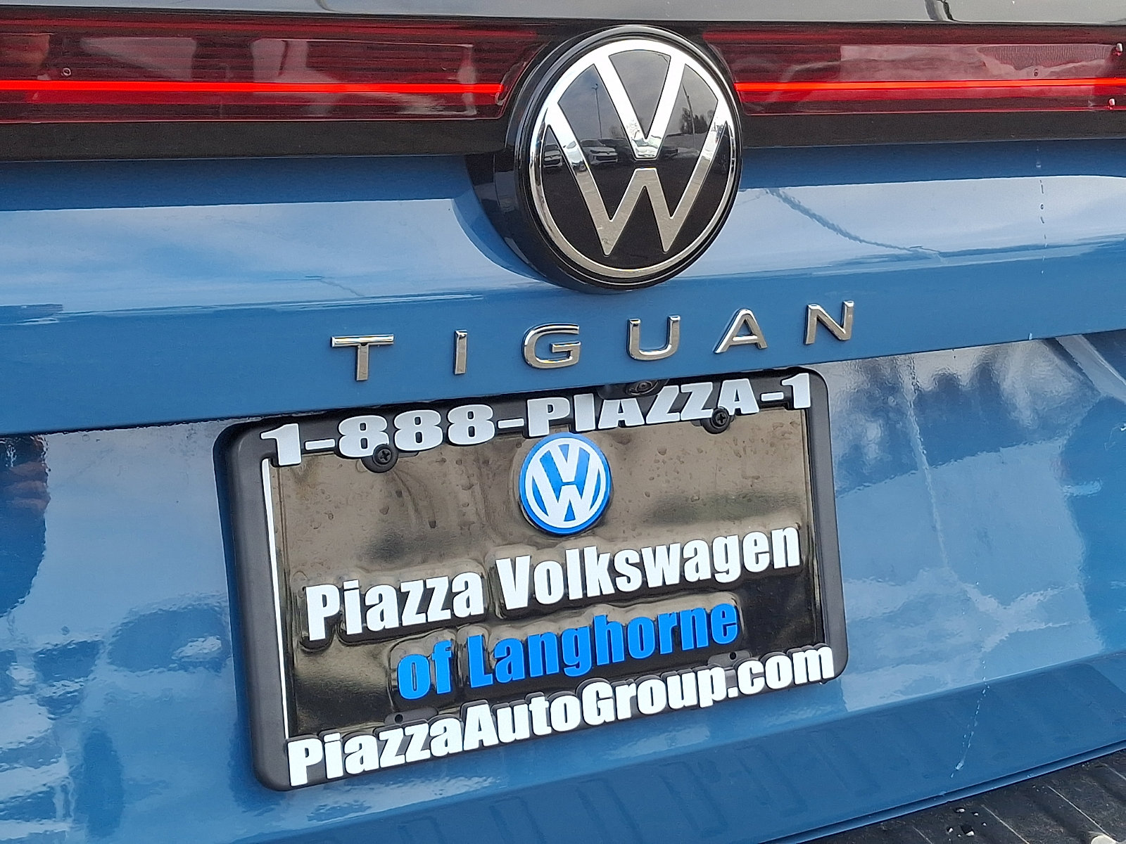 Used 2025 Volkswagen Tiguan SE AWD/4WD image 30