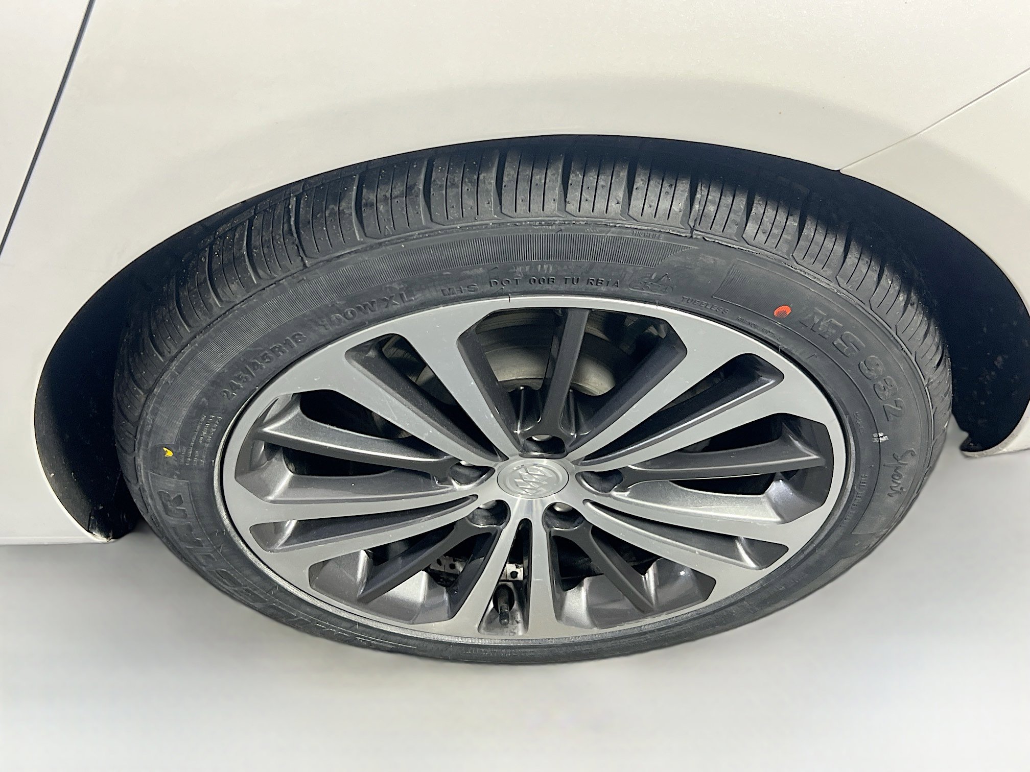 Used 2018 Buick Regal Essence w/ Driver Confidence Package #1 image 32