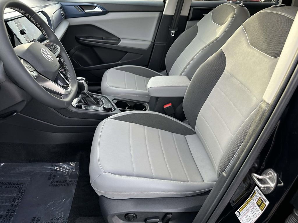 Certified 2023 Volkswagen Taos SE w/ Black Wheel Package image 19