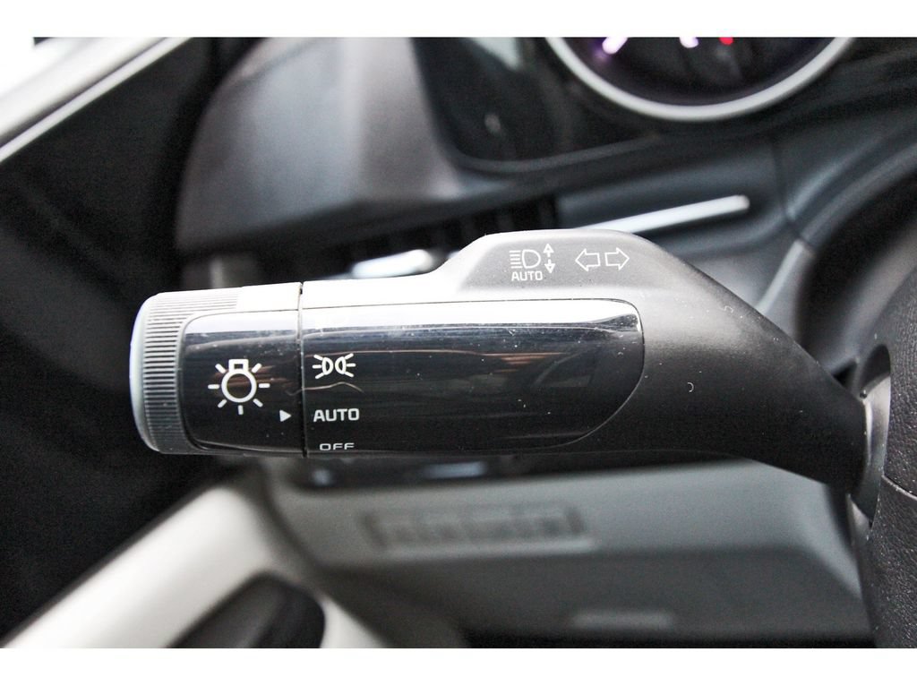 Certified 2024 Kia Carnival EX FWD image 17