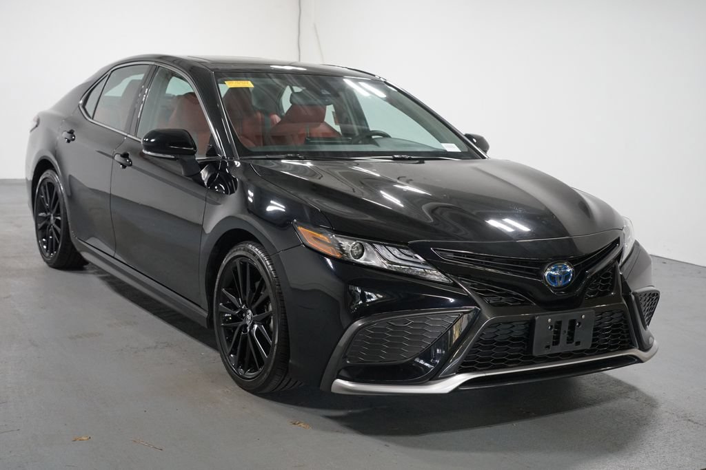 Certified 2022 Toyota Camry XSE FWD image 3