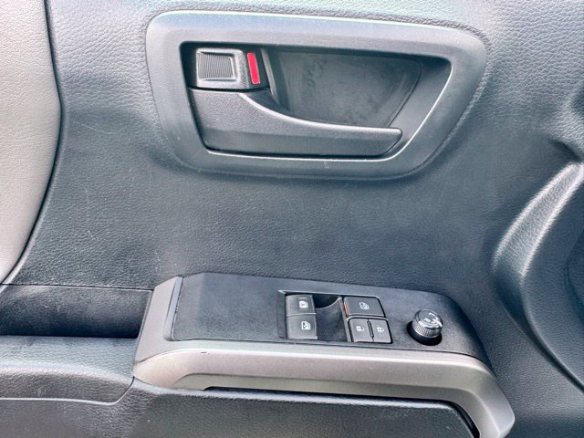 Used 2019 Toyota Tacoma SR5 AWD/4WD image 15