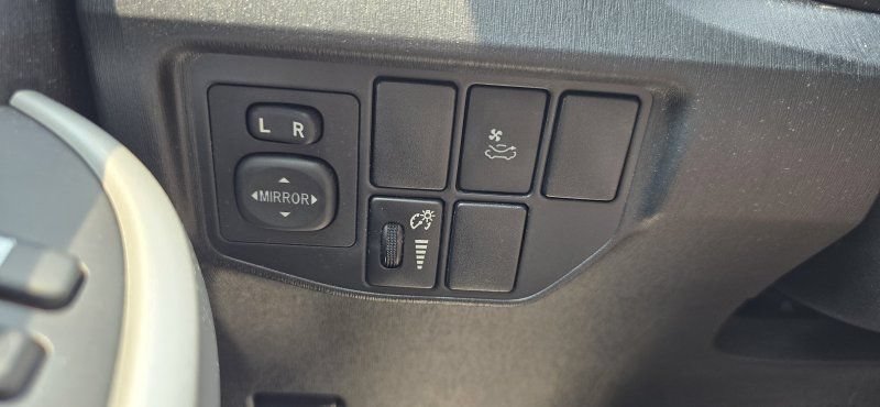 Used 2013 Toyota Prius Four w/ Deluxe Solar Roof Pkg FWD image 20