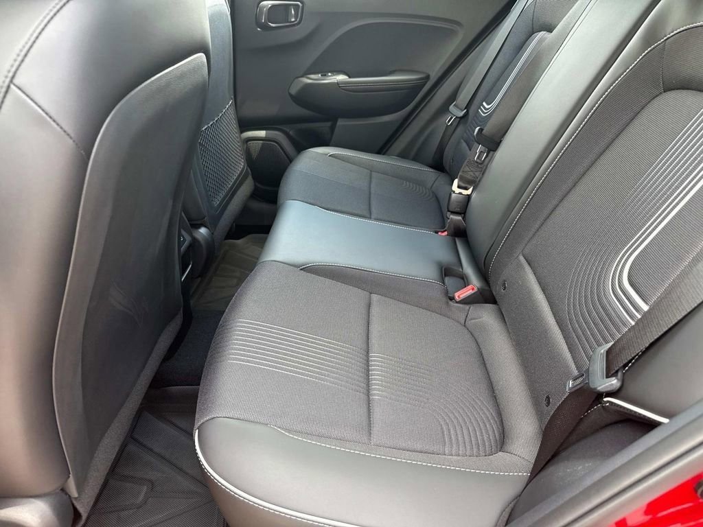 Used 2024 Hyundai Venue Limited image 11