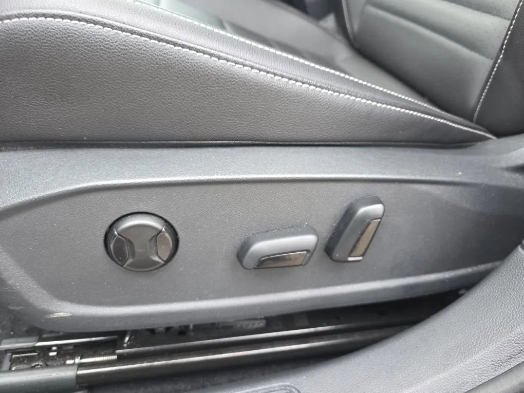 Used 2023 Volkswagen Jetta SE FWD image 15