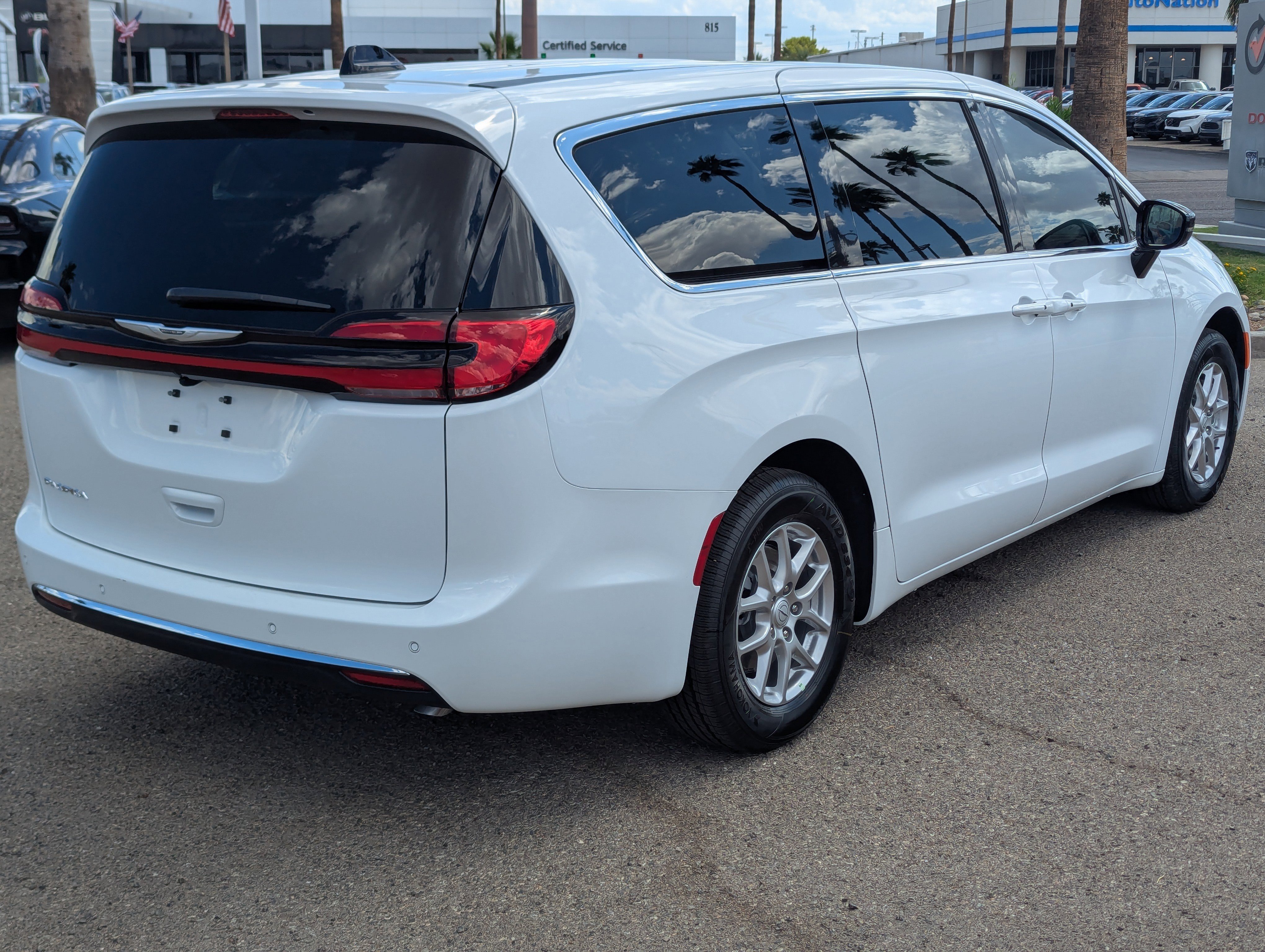 New 2026 Chrysler Pacifica Select image 2