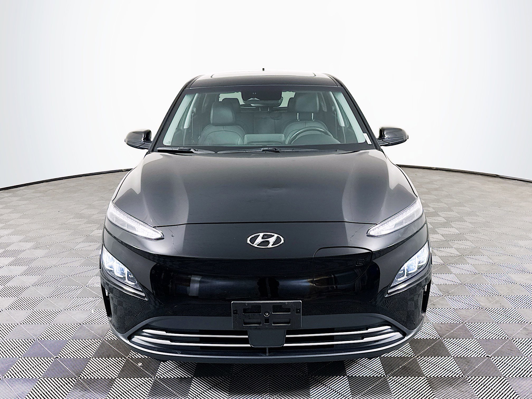 Used 2023 Hyundai Kona Limited image 2
