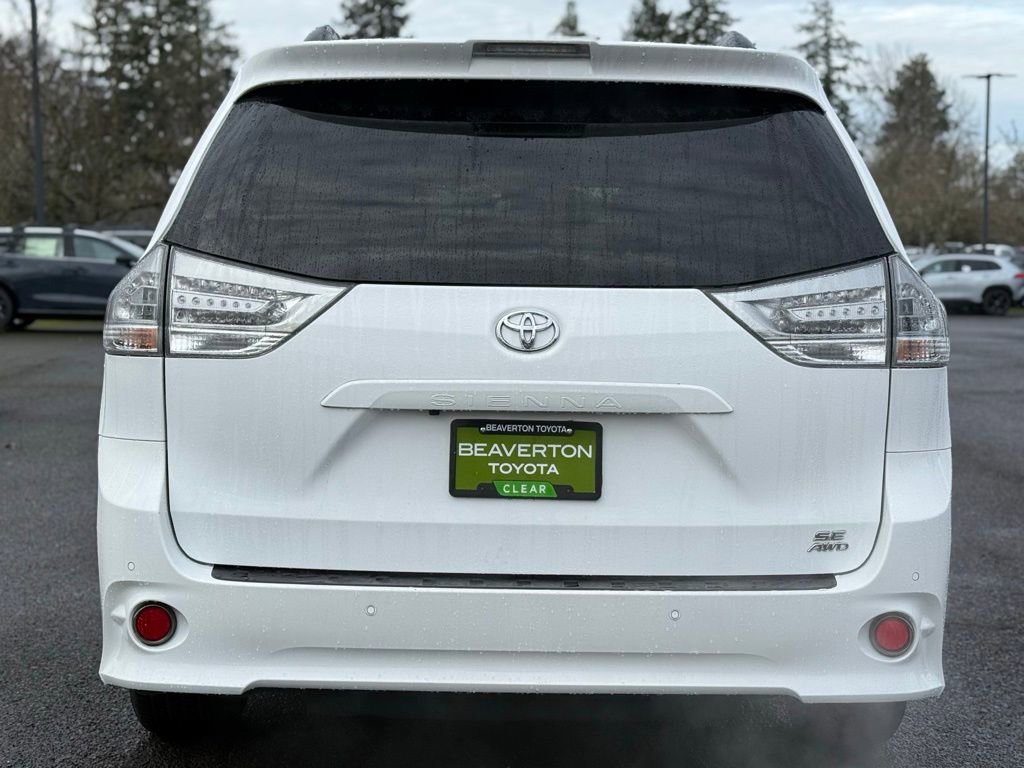 Used 2020 Toyota Sienna SE image 4
