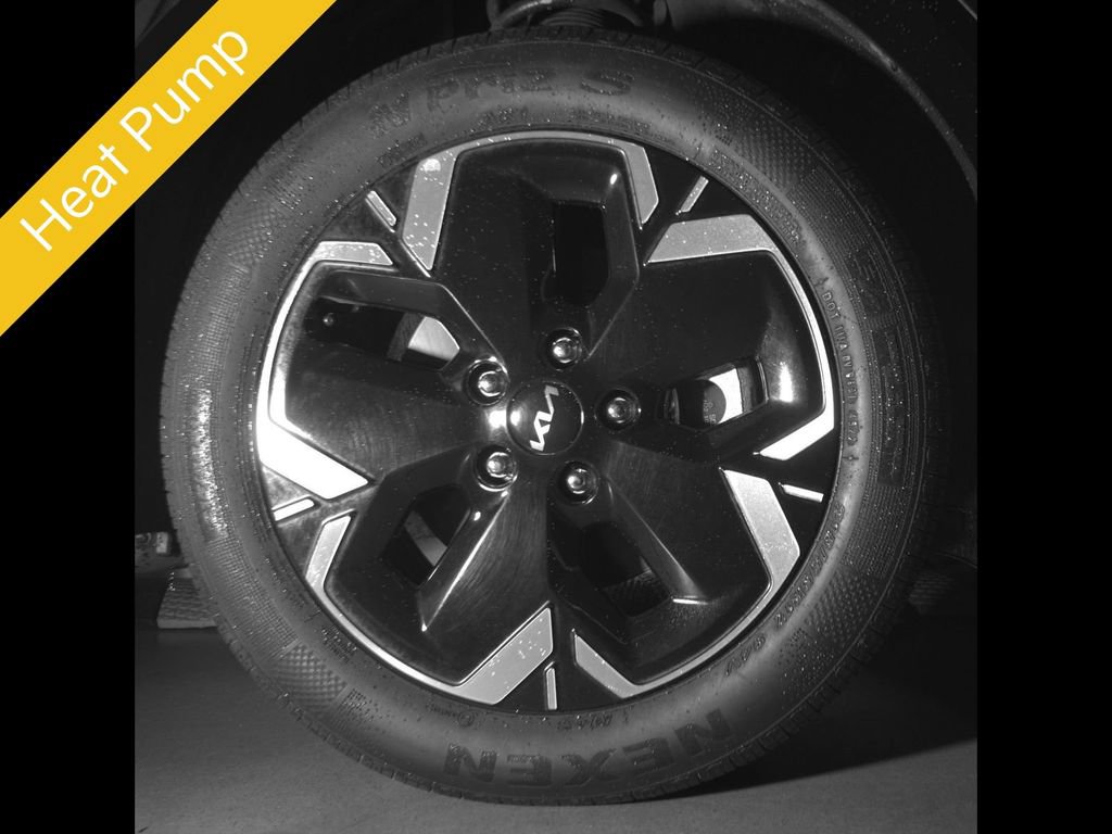 Certified 2023 Kia Niro Wind w/ Wind Preserve Package FWD image 12