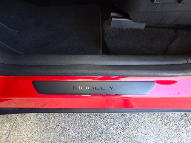 Used 2022 Tesla Model Y Long Range AWD/4WD image 16