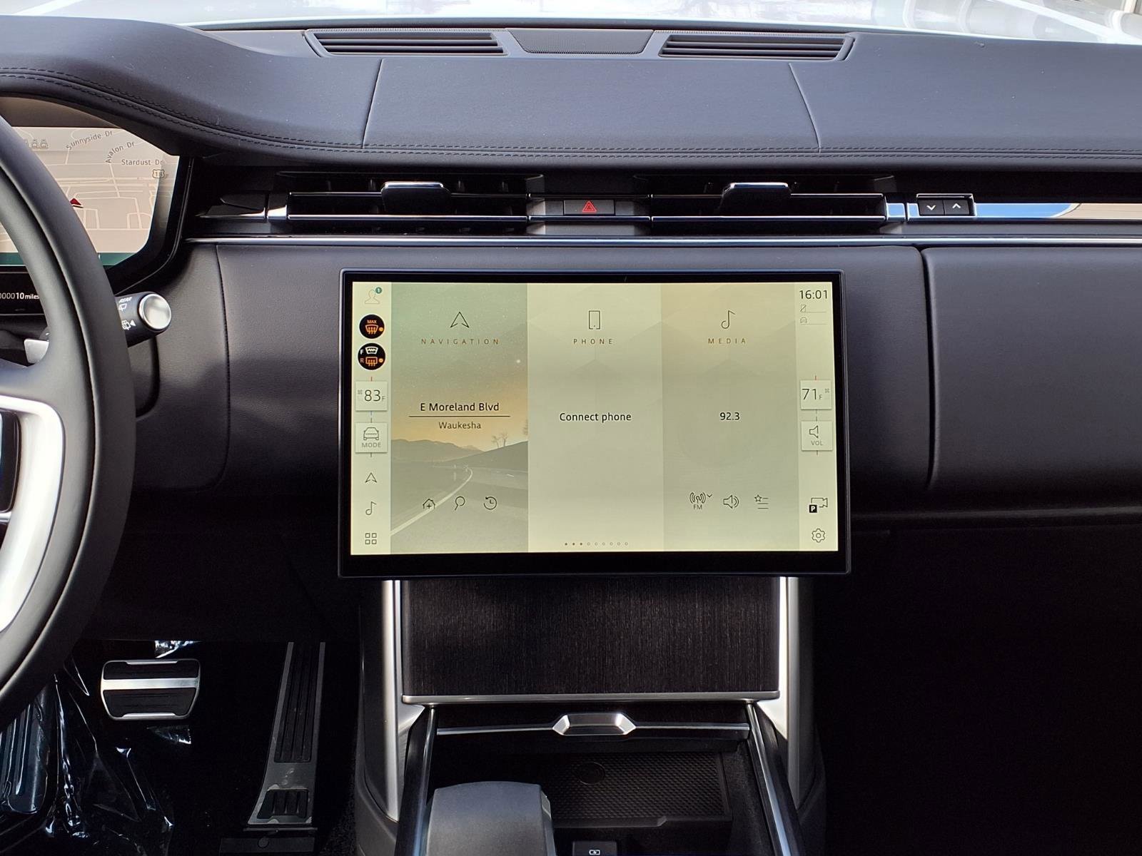 New 2026 Land Rover Range Rover SE image 17