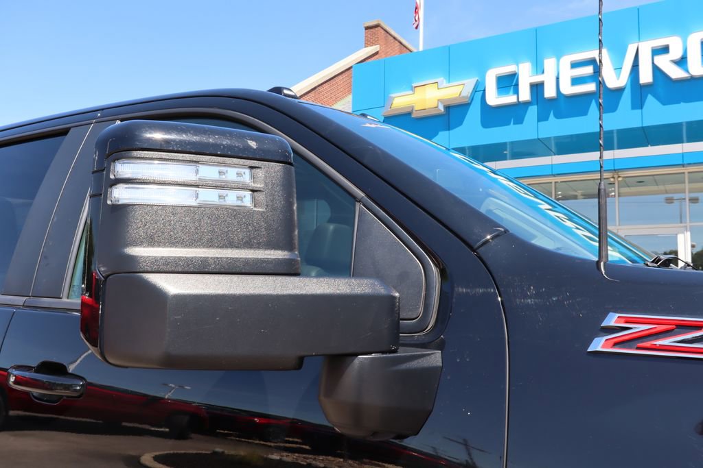 Used 2021 Chevrolet Silverado 2500 LTZ w/ LTZ Plus Package image 2