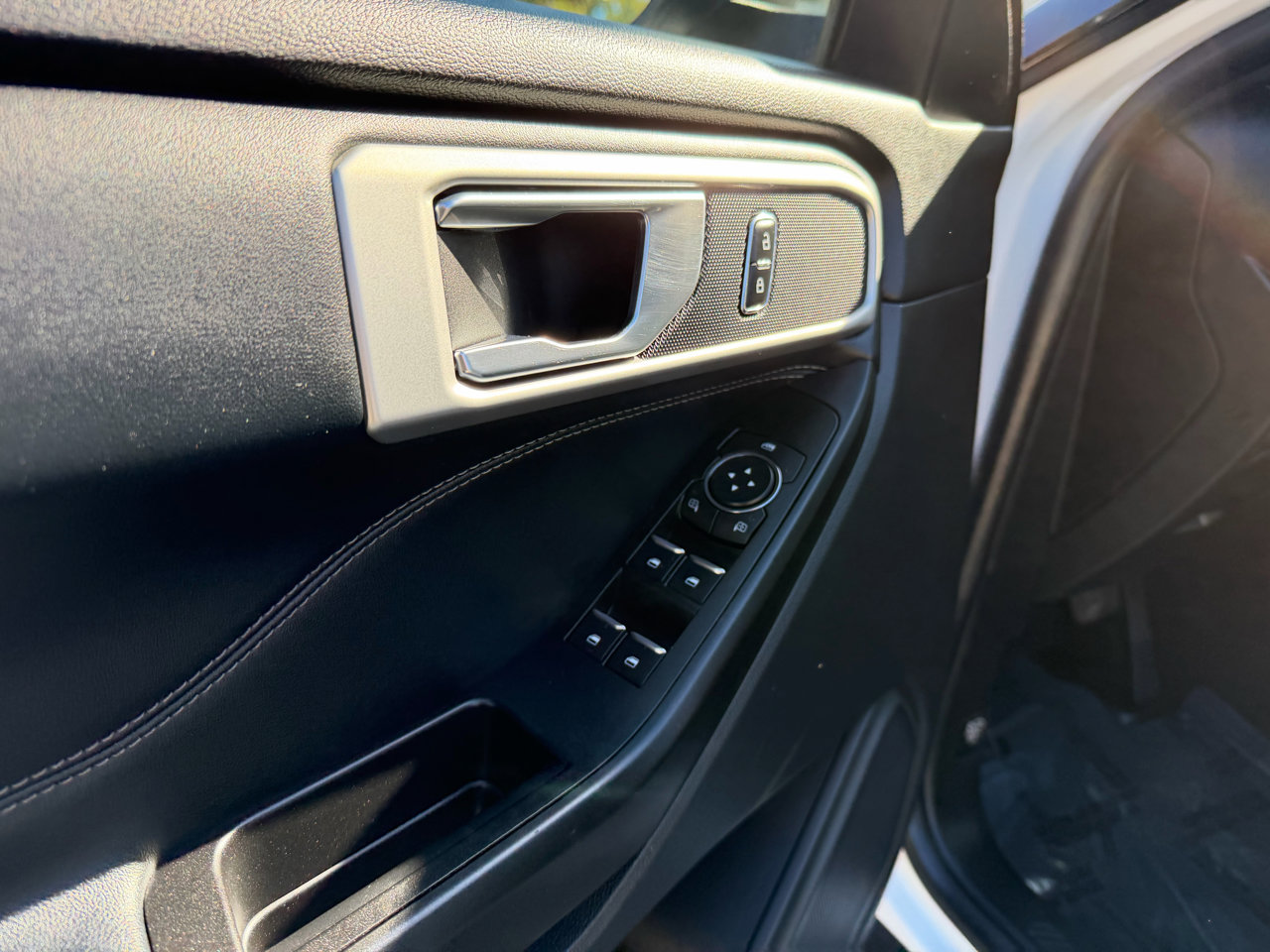 Used 2020 Ford Explorer XLT w/ Equipment Group 202A image 11