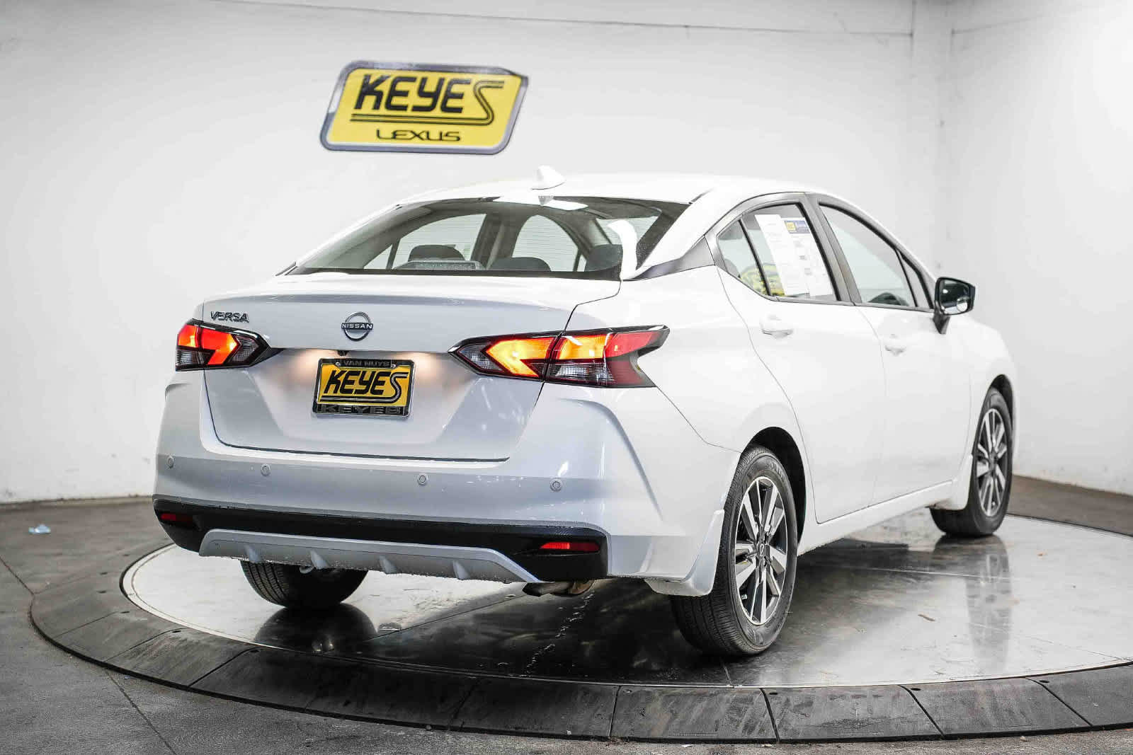 Used 2025 Nissan Versa SV w/ Trunk Package FWD image 4