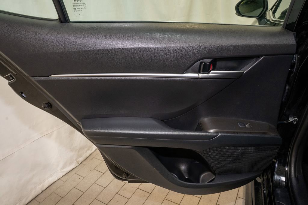 Used 2024 Toyota Camry SE image 8