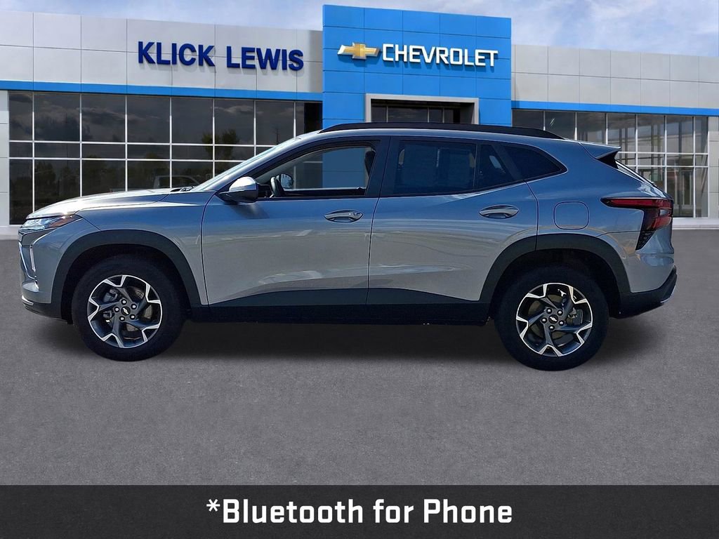 Used 2025 Chevrolet Trax LT w/ LT Convenience Package FWD image 4