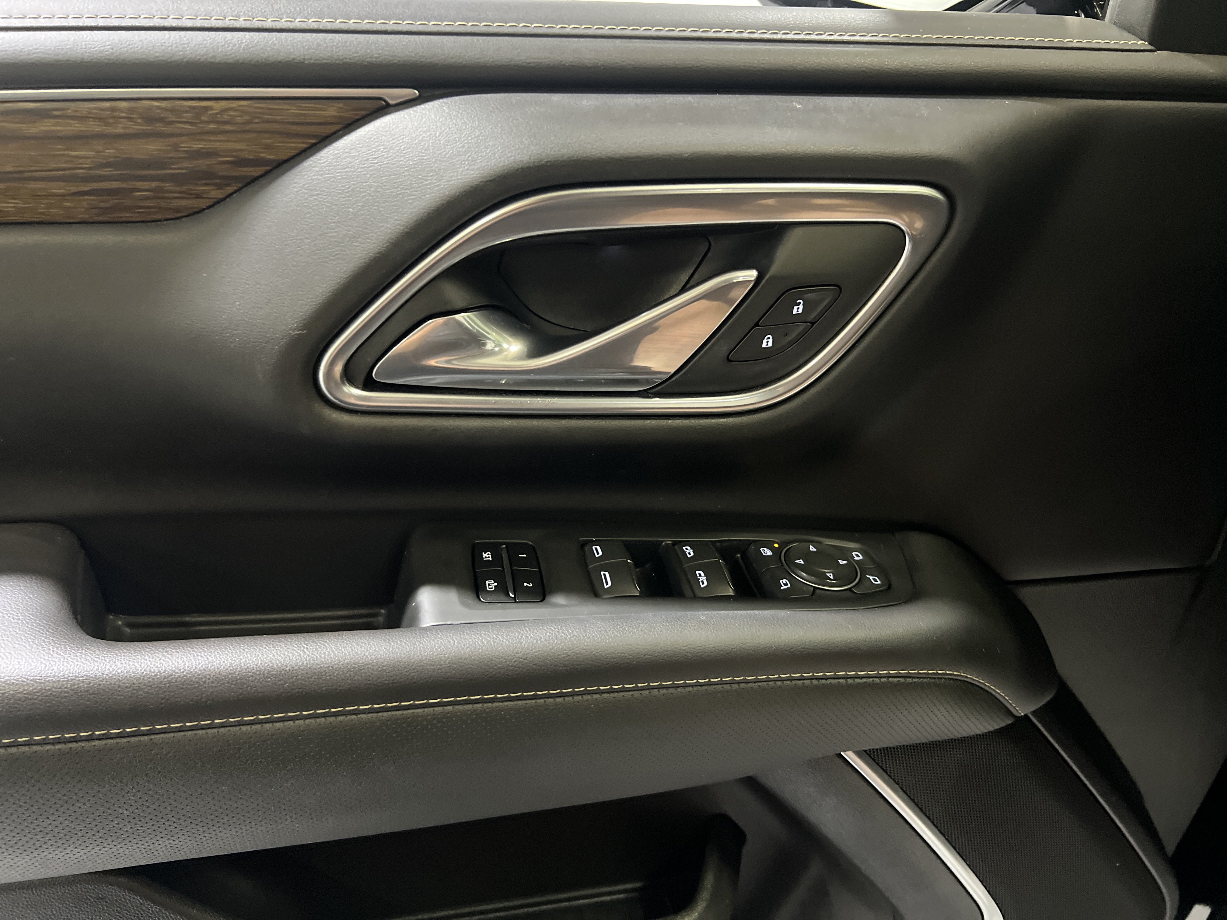 Used 2021 Chevrolet Tahoe Premier AWD/4WD image 26