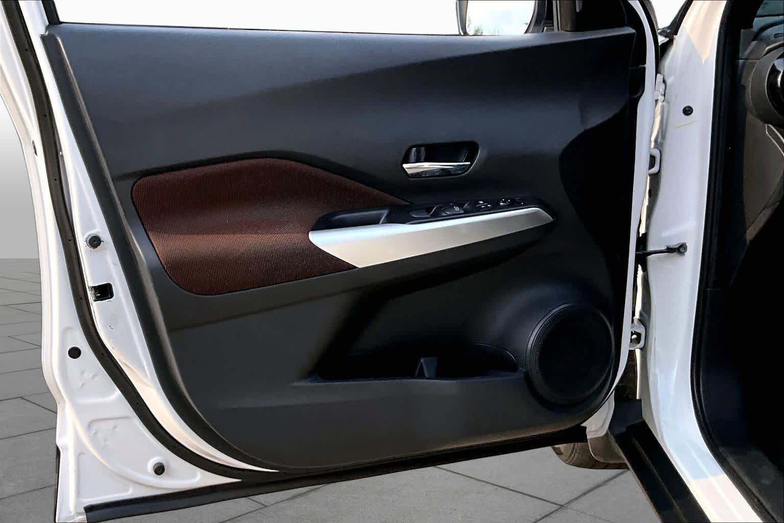 Certified 2020 Nissan Kicks SR FWD image 20