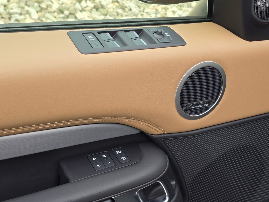 New 2026 Land Rover Discovery Limited Edition AWD/4WD image 42
