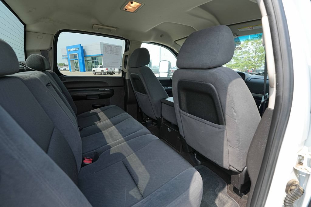 Used 2009 Chevrolet Silverado 2500 LT w/ Exterior Plus Package AWD/4WD image 17