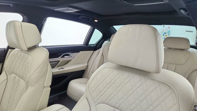 Used 2022 BMW 740i xDrive w/ M Sport Package image 34