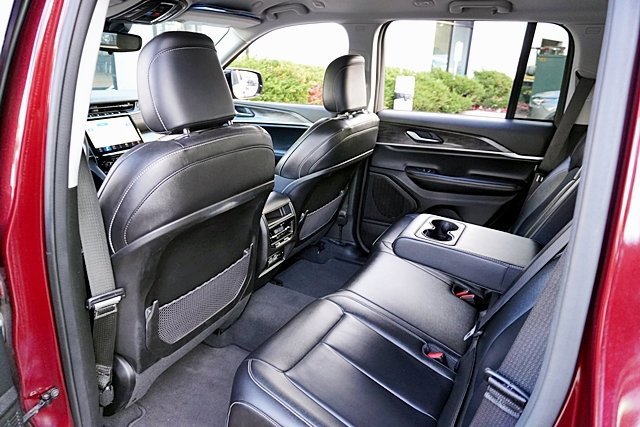 Certified 2023 Jeep Grand Cherokee Limited image 17