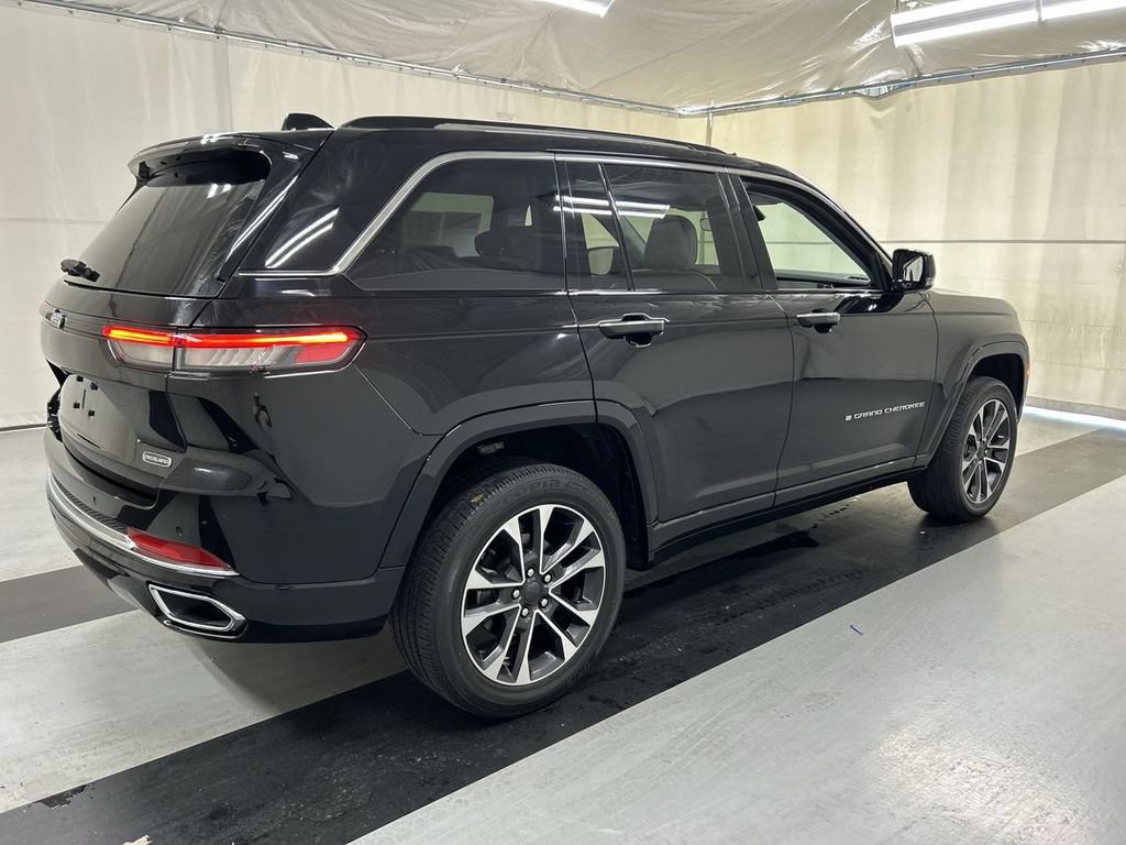 Used 2022 Jeep Grand Cherokee Overland AWD/4WD image 2