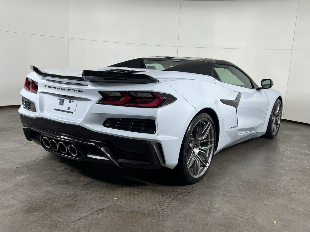 Used 2023 Chevrolet Corvette Z06 image 7