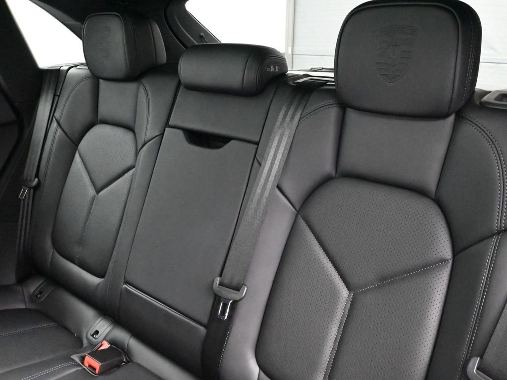 New 2025 Porsche Macan image 6