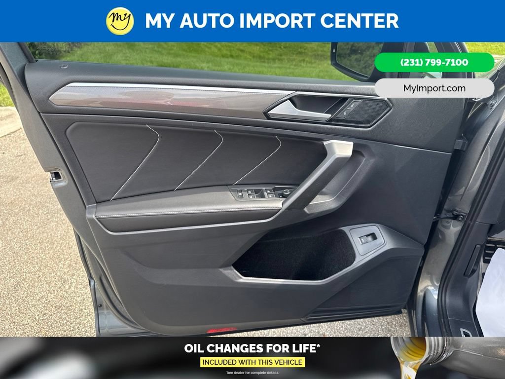 Used 2024 Volkswagen Tiguan SE R-Line AWD/4WD image 10