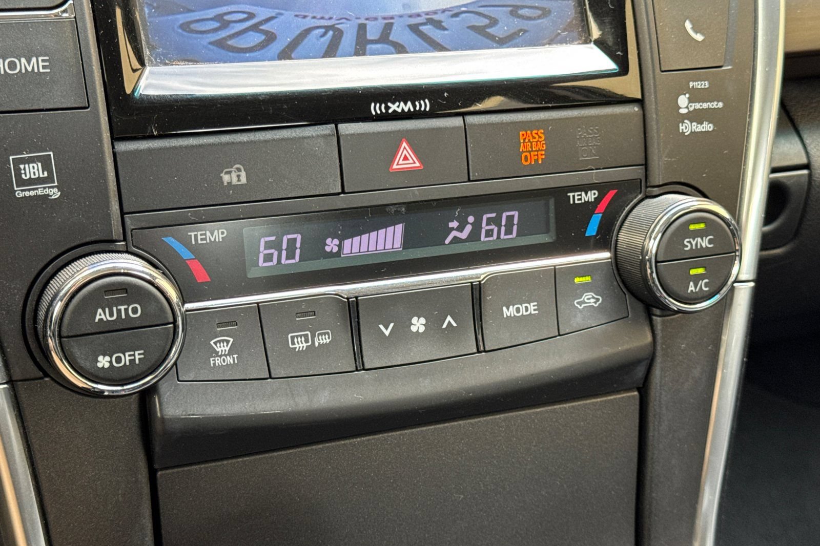 Used 2017 Toyota Camry XLE FWD image 19