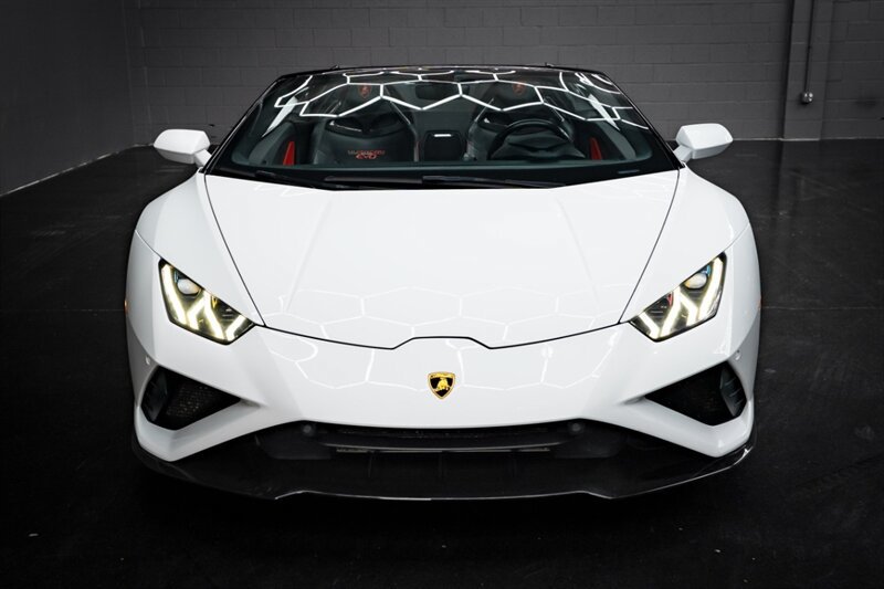 Used 2021 Lamborghini Huracan EVO RWD image 2