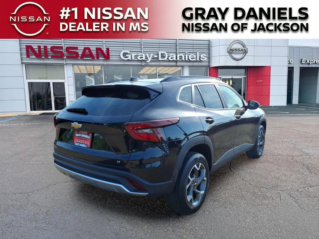 Used 2025 Chevrolet Trax LT w/ LT Convenience Package FWD image 7