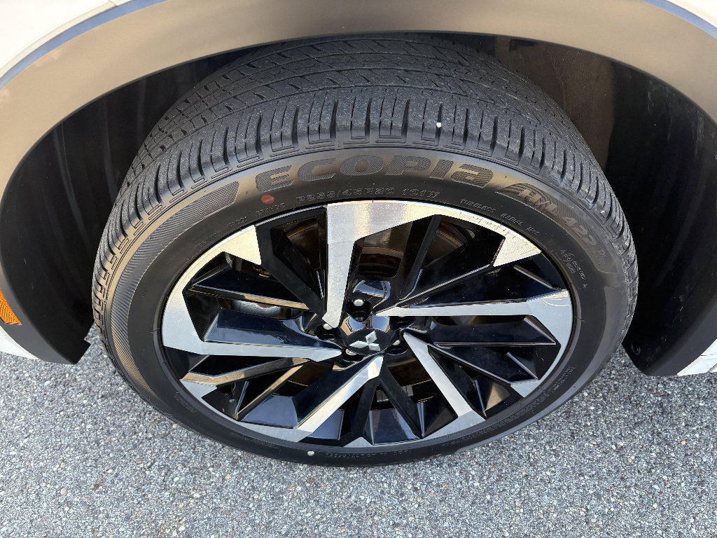 Used 2023 Mitsubishi Outlander SEL image 9