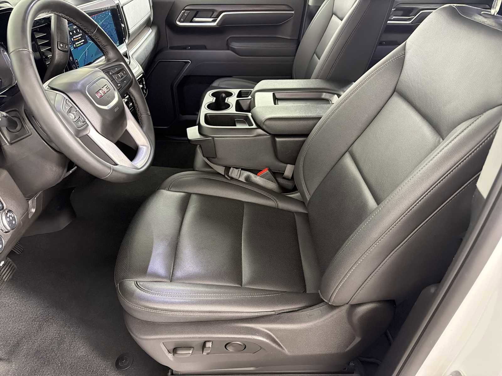 Used 2025 GMC Sierra 1500 SLT image 7