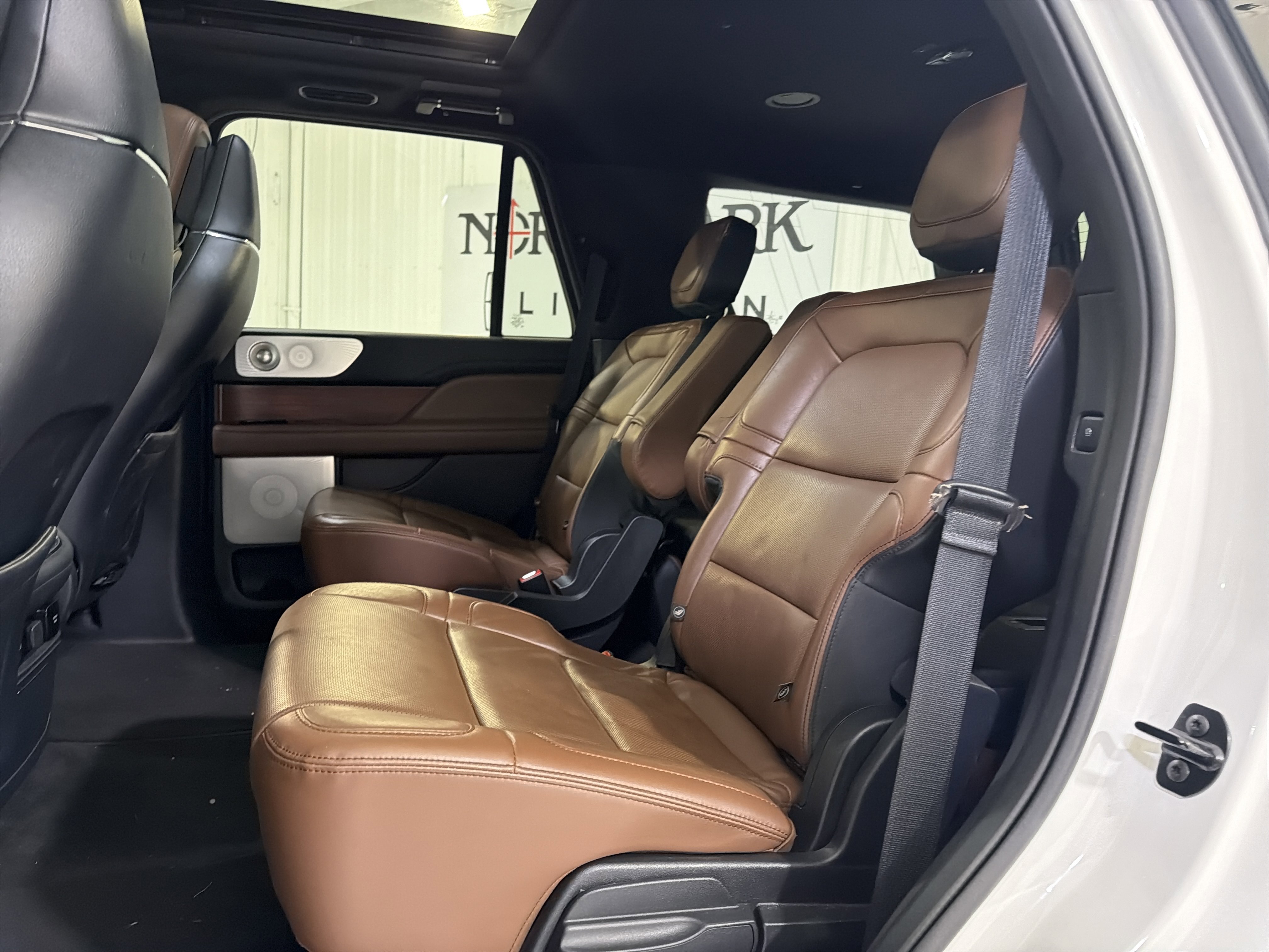 Used 2022 Lincoln Navigator Reserve AWD/4WD image 9