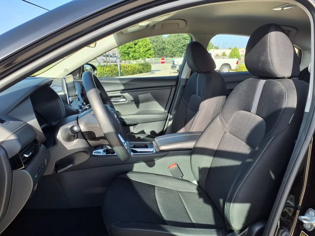 Used 2025 Nissan Sentra SV FWD image 15