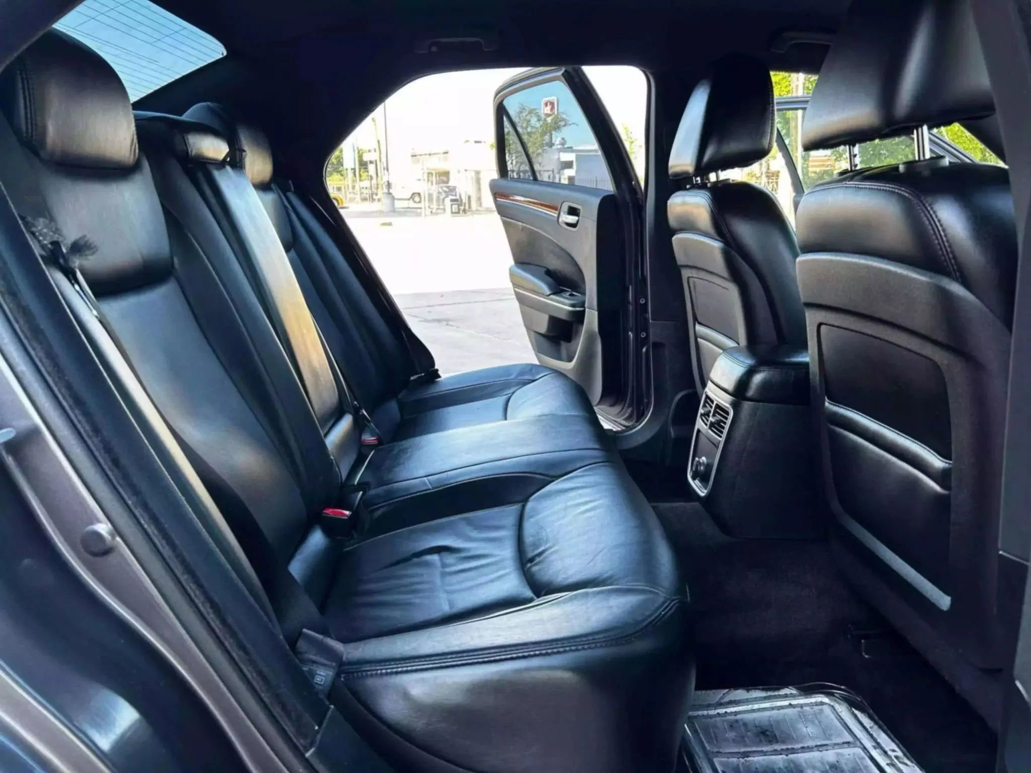 Used 2013 Chrysler 300 image 19