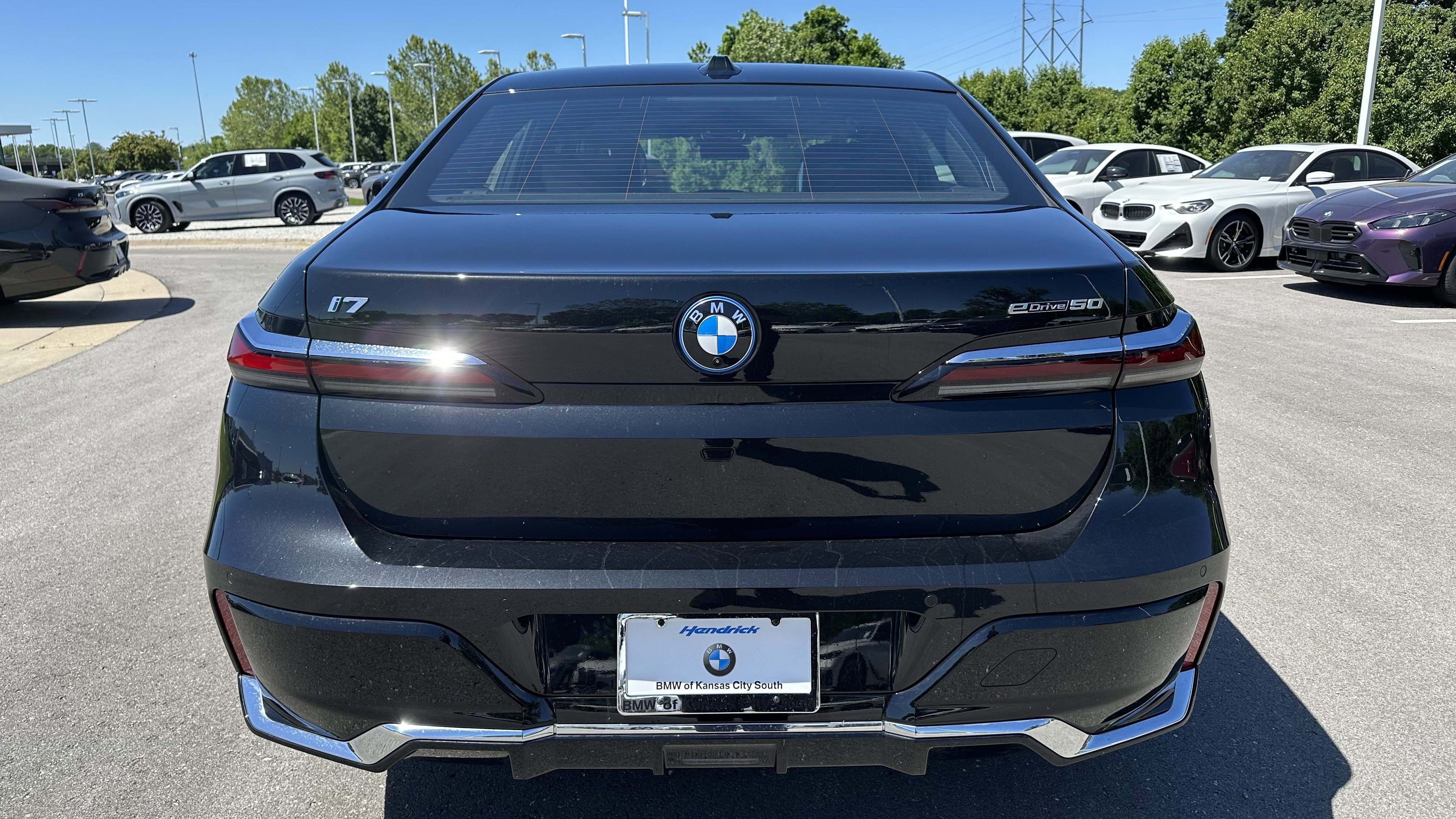 Used 2025 BMW i7 eDrive50 w/ M Sport Package image 9